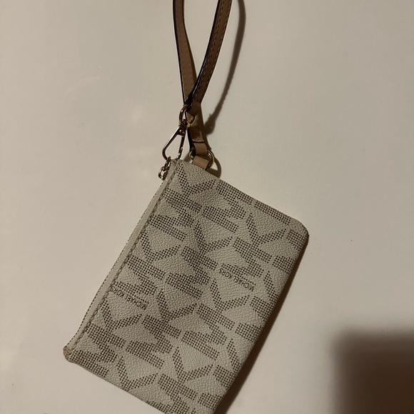 Michael Kors, leather wristlet; Brand new/no tags stylish,lightweight, durable - Picture 3 of 11
